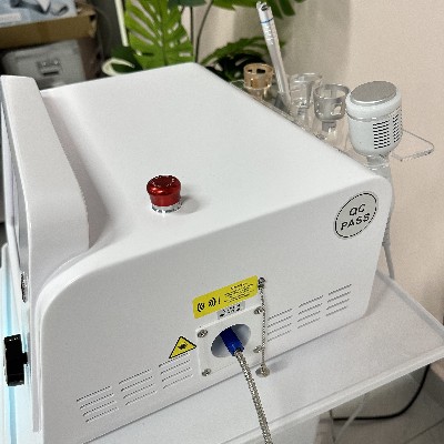 Urządzenie do fizjoterapii ciała światłowodowej 1470 980nm laser diodowy do rozpuszczania tłuszczu usuwania naczyń krwionośnych