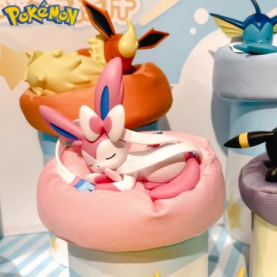 Oryginalne figurki Pokemon Eevee pozycji śpiącej serii Blind Box Sylveon Umbreon Flareon Jolteon dekoracja na biurko model prezent dostępne od ręki