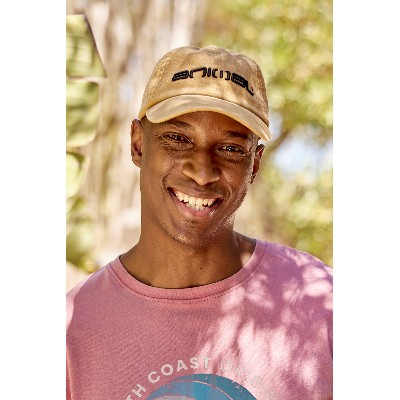 Louis czapka daszkiem