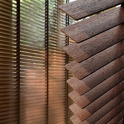 Żaluzje weneckie szczotkowanej drewna Sunroad wysokiej klasy elektryzowane osłony okienne do gabinetu salonu